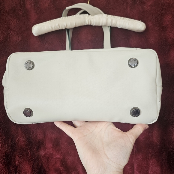 Lug Pebble Satin Luxe Tote - Paddock - Picture 3 of 8